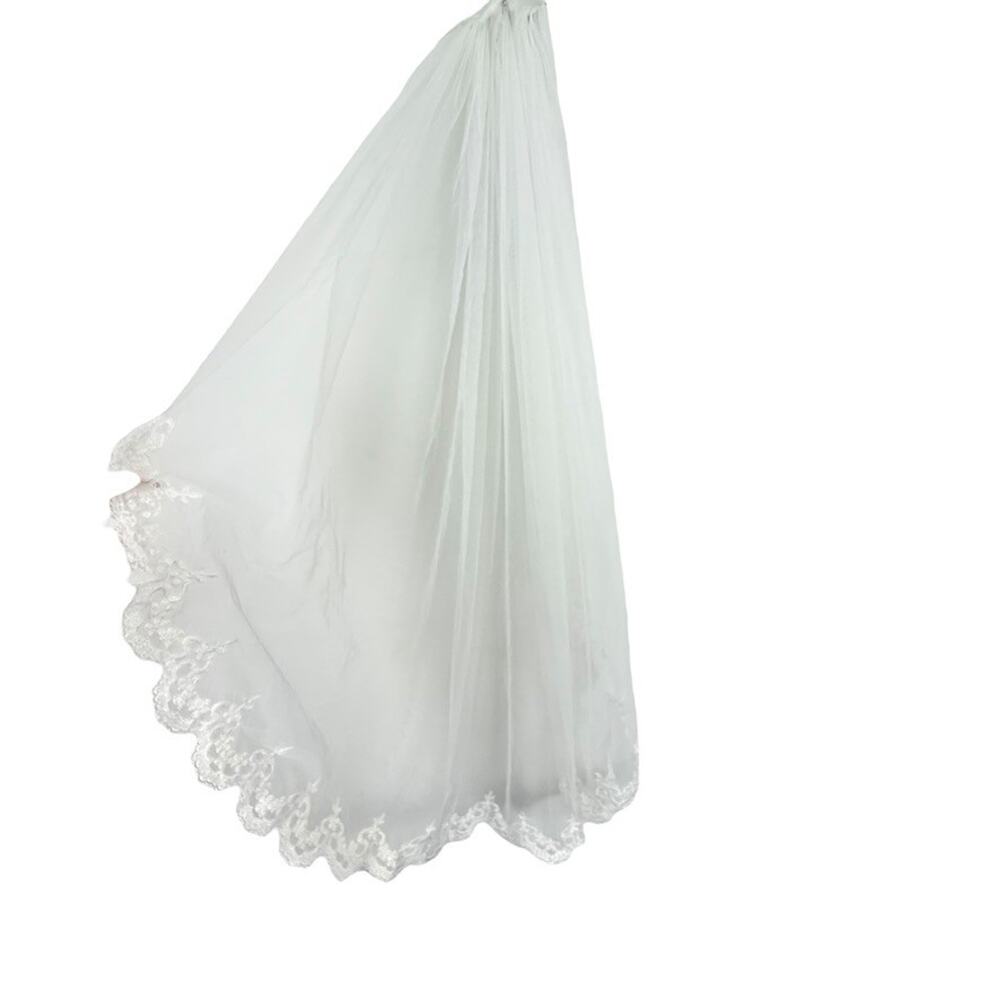 Romantic Lace-Edged Bridal Veil - White